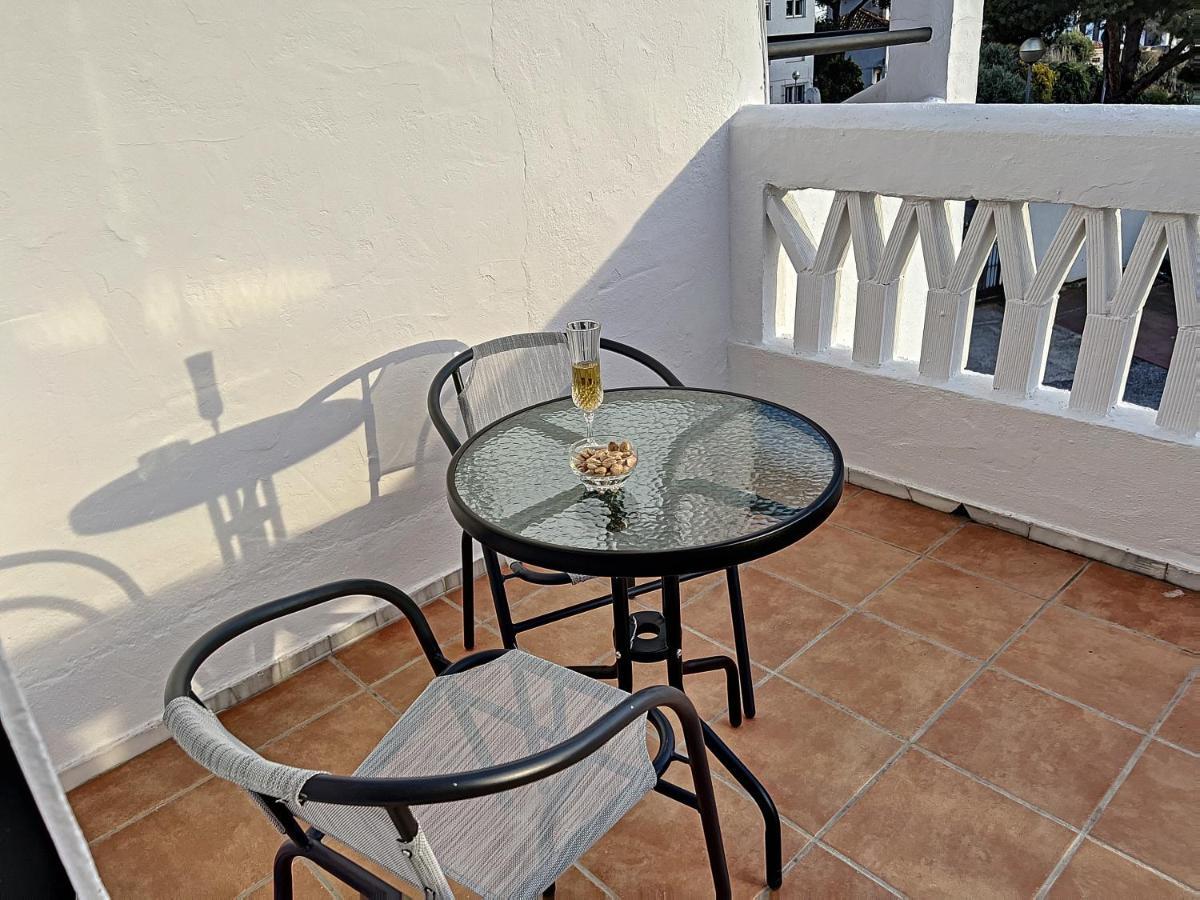Agradable Adosado Con Piscina La Hidalga Villa เบนัลมาเดนา ภายนอก รูปภาพ