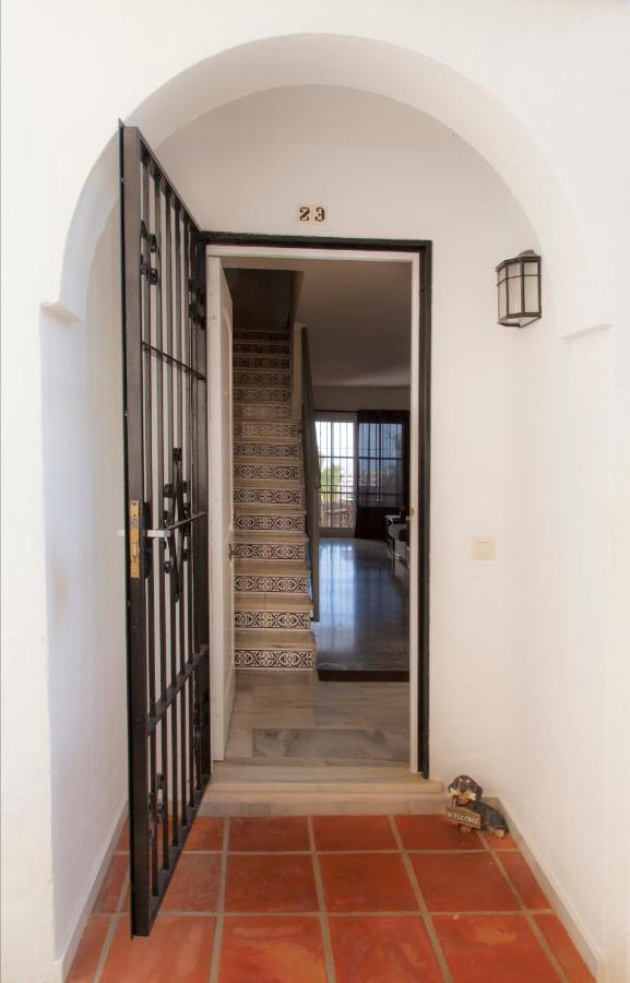 Agradable Adosado Con Piscina La Hidalga Villa เบนัลมาเดนา ภายนอก รูปภาพ