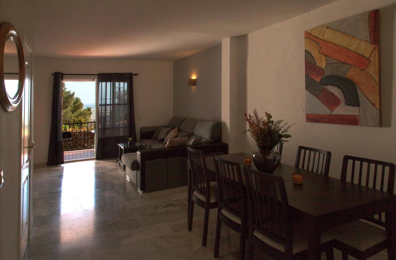 Agradable Adosado Con Piscina La Hidalga Villa เบนัลมาเดนา ภายนอก รูปภาพ