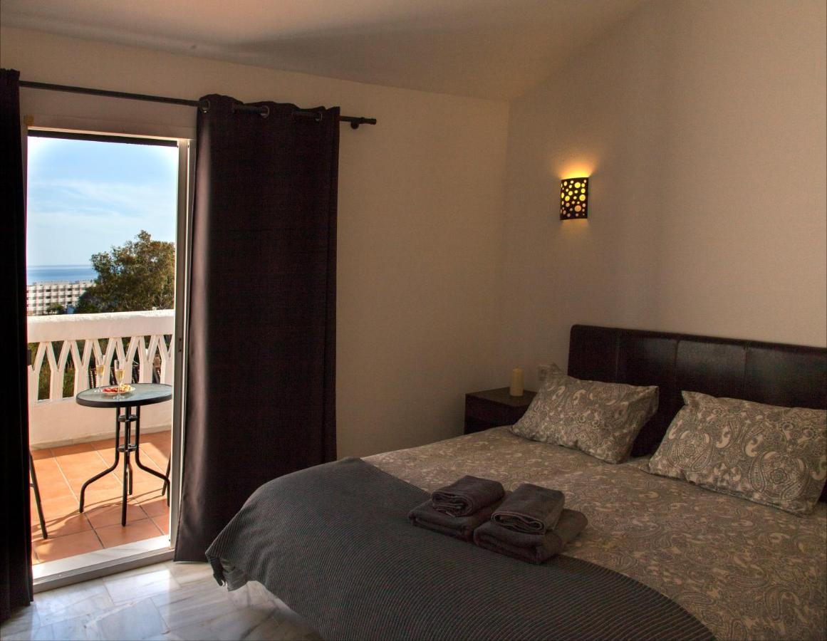 Agradable Adosado Con Piscina La Hidalga Villa เบนัลมาเดนา ภายนอก รูปภาพ