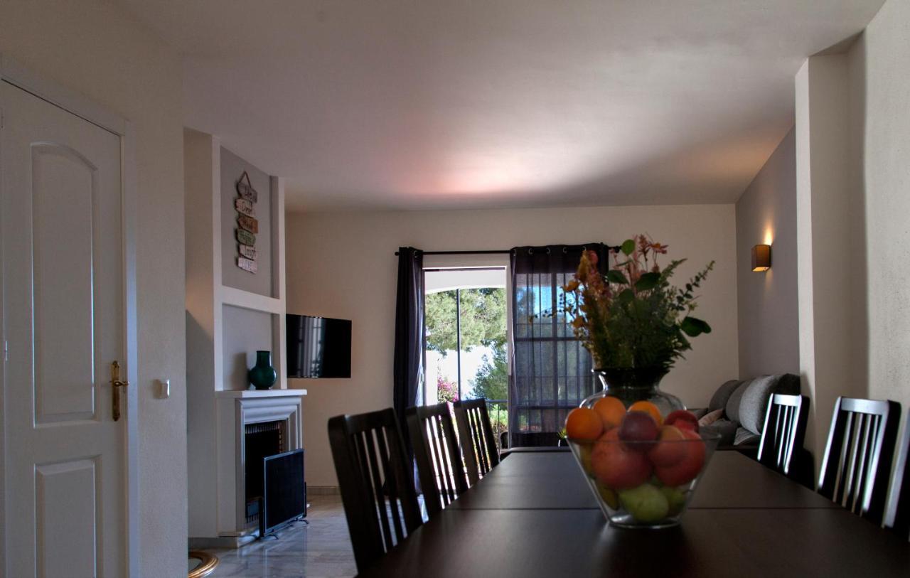 Agradable Adosado Con Piscina La Hidalga Villa เบนัลมาเดนา ภายนอก รูปภาพ