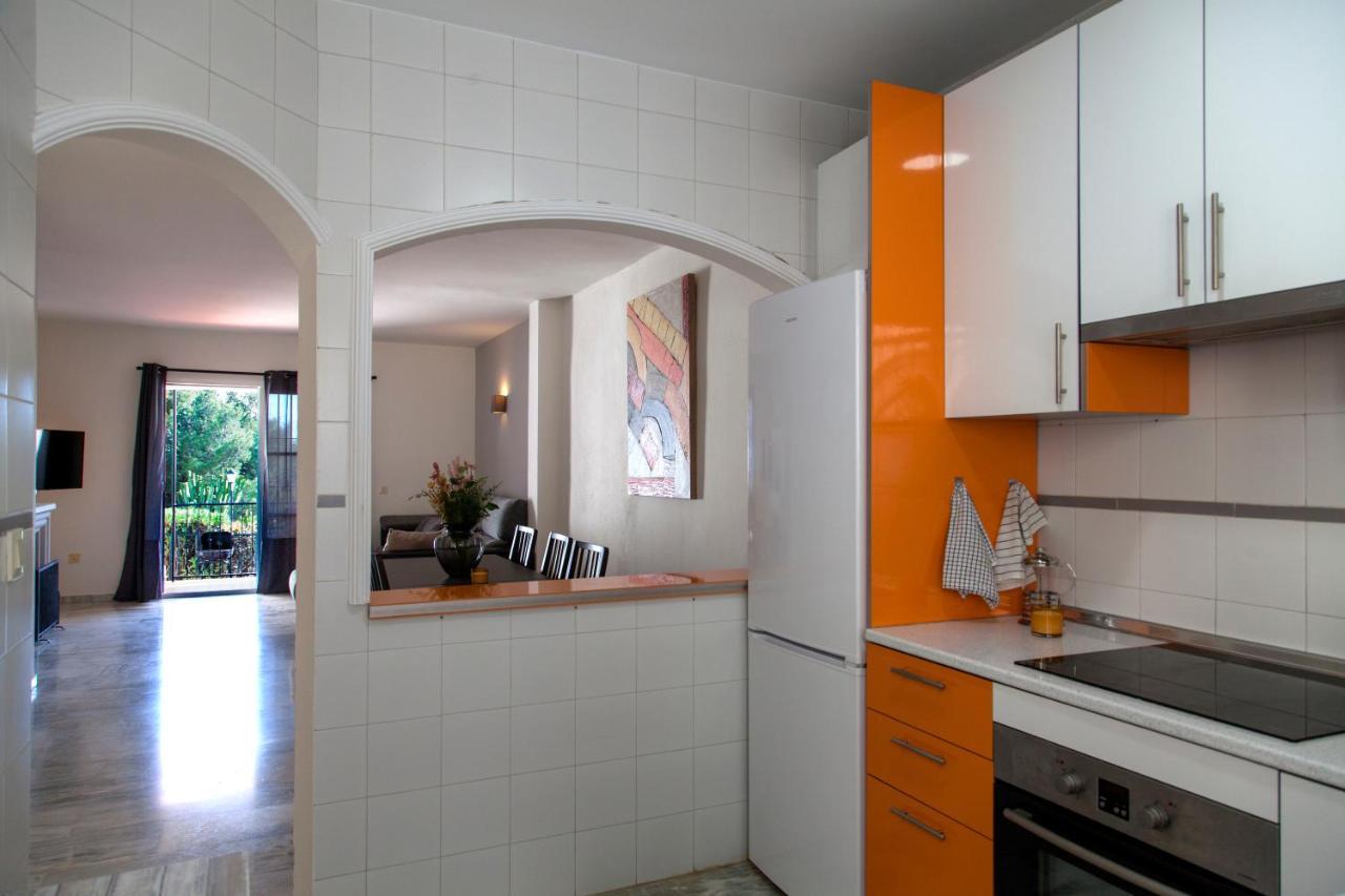 Agradable Adosado Con Piscina La Hidalga Villa เบนัลมาเดนา ภายนอก รูปภาพ
