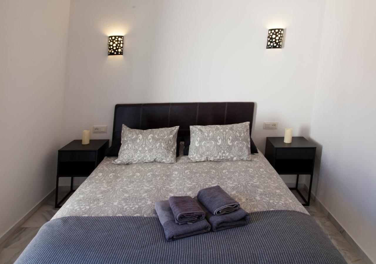 Agradable Adosado Con Piscina La Hidalga Villa เบนัลมาเดนา ภายนอก รูปภาพ
